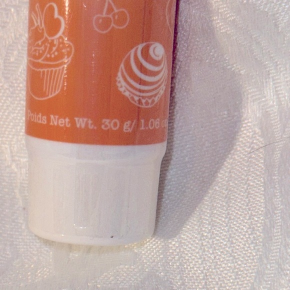 TRIFLE COSMETICS
Glisten Whip ...
$38
A unique illuminating primer - Picture 3 of 5